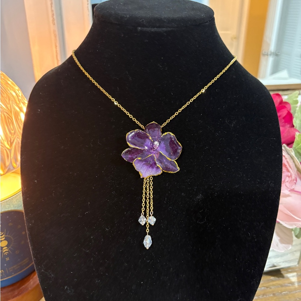 Elegant Purple Flower Pendant Necklace